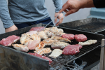 Öfters mal Finger weg vom Fleisch, Männer! (Foto: CC0) Grill