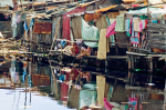 Der ärmeren Hälfte der Welt gehört 1% des globalen Vermögens (Foto: CC0) Slum2