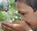 Kostbar: sauberes Wasser (Barefoot Photographers/flickr) Wasser