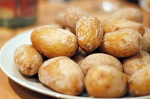 Dieses Salz kam erst beim Kochen an die Kartoffel (Foto: Guillaume Brialon/flickr) Kartoffel