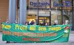 Protest gegen Spekulation mit Agrarrohstoffen vor Deutscher Bank, Berlin (Foto: Uwe Hiksch) Protest gegen die Spekulation mit Agrarrohstoffen
