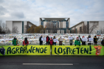 10000 Fußabdrücke für die Agrarwende (Foto: Nick Jaussi/www.wir-haben-es-satt.de) Kanzleramt