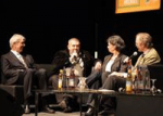 Hans Herren (IAASTD), Dietmar Bär (Schauspieler), Birgit Schößwender (Weltladen-Dachverband) und Moderator Felix Löwenstein (BÖLW und Naturland) (Bild: Naturland e.V.) Podium Tagung Öko Fair
