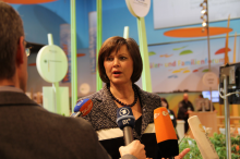 Aigner: mehr Agrarinvestitionen NGOs: Fokus auf Agrobusiness birgt Risiken (Foto: BMELV) Aigner fordert mehr Agrarinvestitionen
