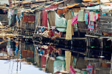 Der ärmeren Hälfte der Welt gehört 1% des globalen Vermögens (Foto: CC0) Slum2